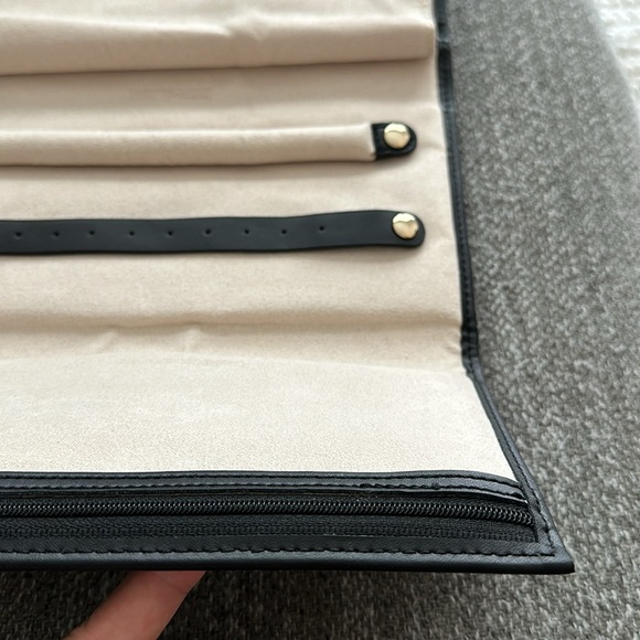 Mejuri jewlery travel case - Picture 12 of 16